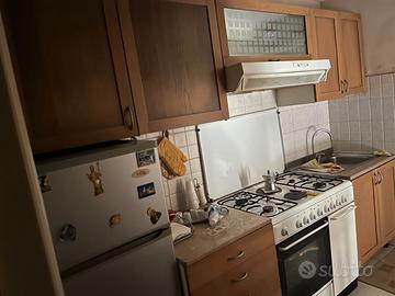 Cucina con elettrodomestici Frigo/Cappa/Cucina