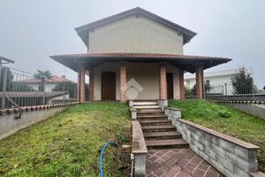 VILLA A SCHIERA A CORBETTA