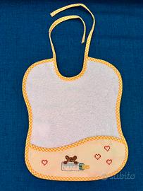 Bavaglino ricamato a punto croce