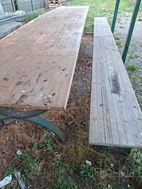 Tavolo e panche in legno