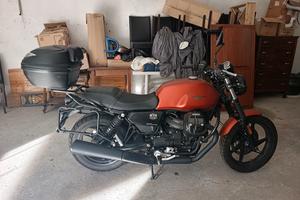 Moto Guzzi V7 Stone 