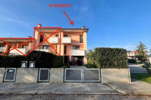 VILLASCHIERA DI TESTA CON GIARDINO