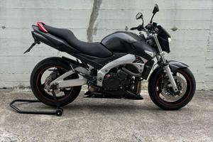 SUZUKI GSR 600