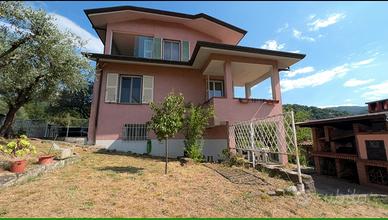 Casa semindipendente con giardino