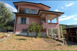 Casa semindipendente con giardino