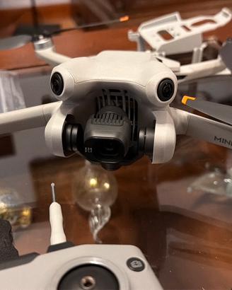 DJI Mini 4 pro cat. C1 fly more con care refresh