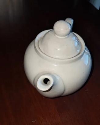 Teiera ceramica bianca con coperchio monoporzione