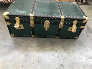Vecchio baule verde
