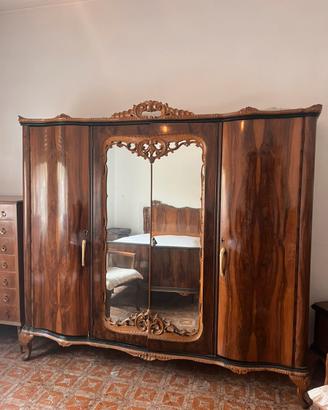 Armadio bombato legno pregiato anni ‘50/‘60