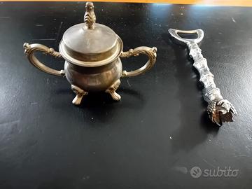 Apribottiglie in metallo argentato da collezione