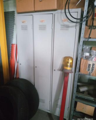 ARMADIETTI SPOGLIATOIO USATI