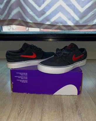 Nike SB Zoom Janoski OG+ black and red