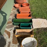 34 Vasi e relativi sottovasi misti