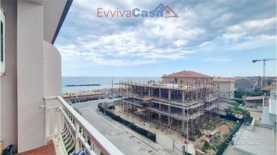 Appartamento 3 camere fronte mare