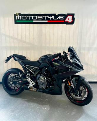 SUZUKI GSX-8R