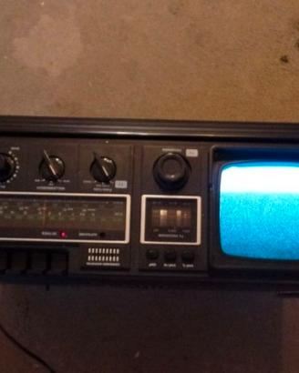 Vecchio televisore portatile con radio integrata