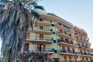 Via wagner: luminoso 3 vani con garage e terrazzo