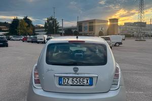  auto lancia Y
