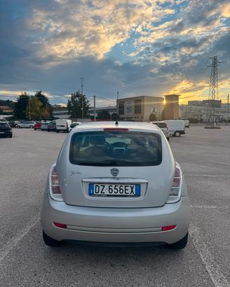  auto lancia Y
