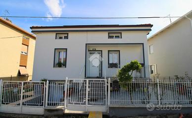 VILLA SINGOLA A PESARO