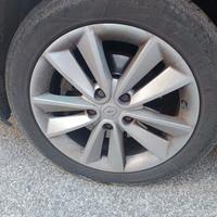 Cerchi compresi di gomme