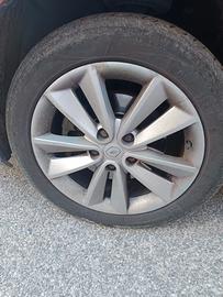 Cerchi compresi di gomme