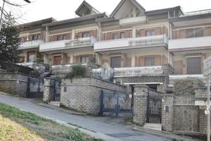 VILLA A SCHIERA A AVELLINO