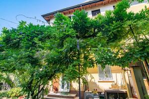 Casa indipendente di 263 m² con 5 locali e box aut