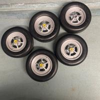 5 Cerchi e gomme FORD MUSTANG 1:8 Deagostini