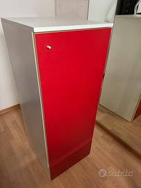 Mobile colore rosso