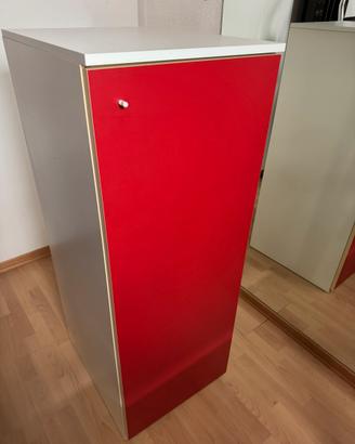 Mobile colore rosso