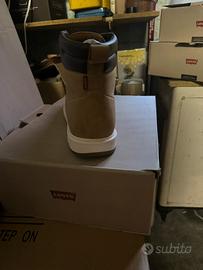 Scarpe levis