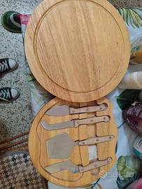 Tagliere in legno e coltelli