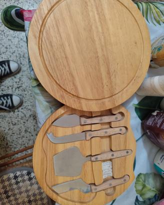 Tagliere in legno e coltelli