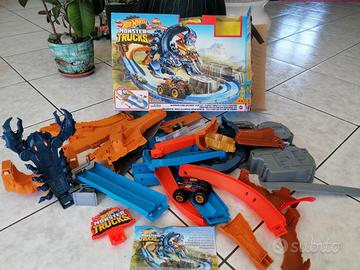 Pista Hot Wheels, attacco allo scorpione gigante