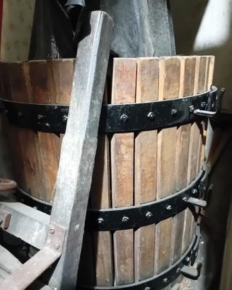 torchio con tappa bottiglie