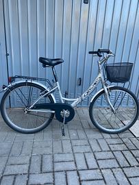 Bicicletta City Bike 24” con cestino e portapacchi