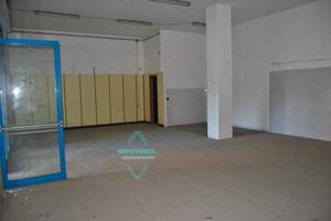 Locale commerciale 90 mq ad Aversa, in Via Cilea