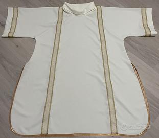 Dalmatica bianca con passamaneria rete oro