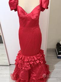 Abito lungo rosso elegante con volant