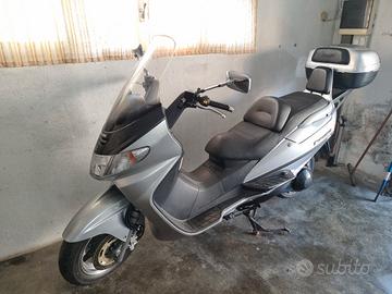 scooter an 400 Suzuki 