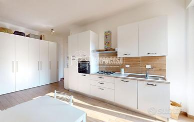 APPARTAMENTO COMPLETAMENTE RISTRUTTURATO AL PIANO