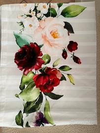 Tovaglia floreale beige e rosso