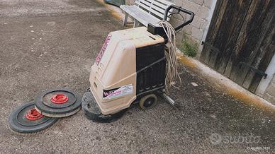 Macchina Lavapavimenti 220