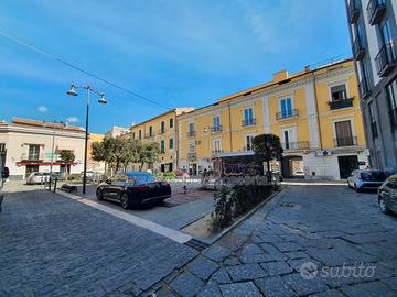 Ampio appartamento in Via Vico