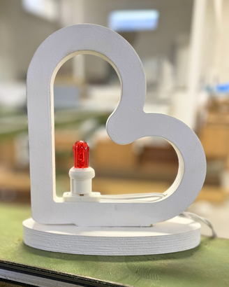 Lampada Artigianale a Cuore in Legno