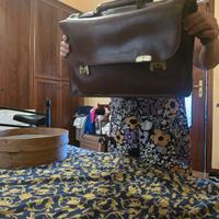 Valigetta vintage anni 60 da sistemare le cerniere