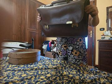 Valigetta vintage anni 60 da sistemare le cerniere