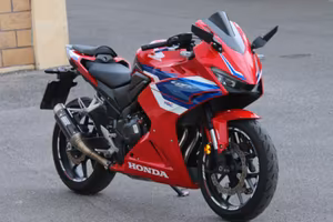 Honda CBR 500R 2024 A2 - Garanzia x4 e accessori