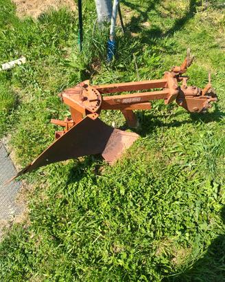 Aratro per terreno sgricolo